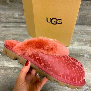 red uggs slippers